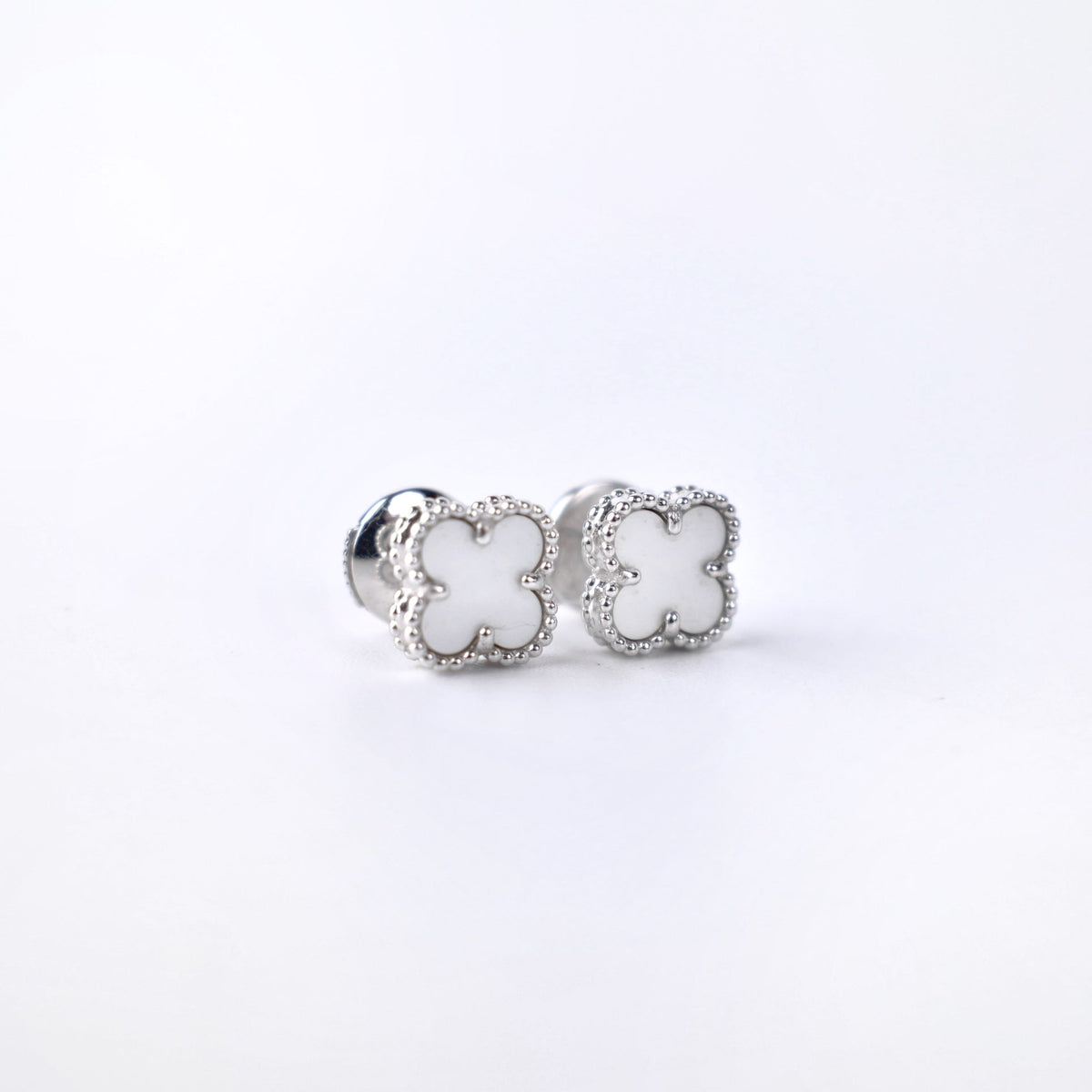 Van Cleef & Arpels Sweet Alhambra white mother of pearl Earstuds 2019 - photo 8