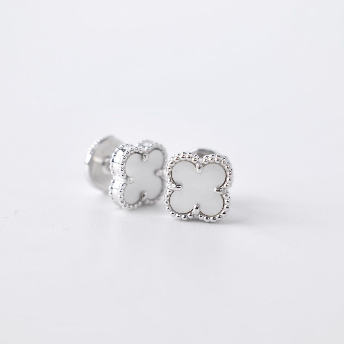 Van Cleef & Arpels Sweet Alhambra white mother of pearl Earstuds 2019 - photo 6