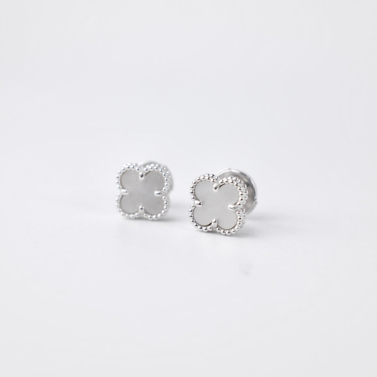 Van Cleef & Arpels Sweet Alhambra white mother of pearl Earstuds 2019 - photo 5