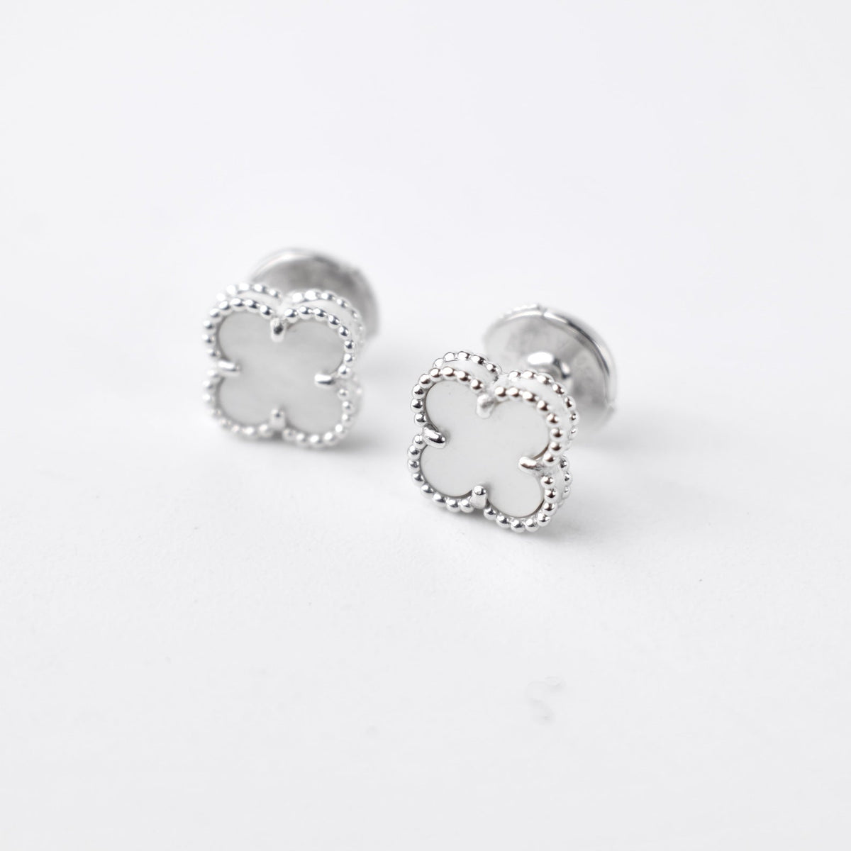 Van Cleef & Arpels Sweet Alhambra white mother of pearl Earstuds 2019 - photo 3