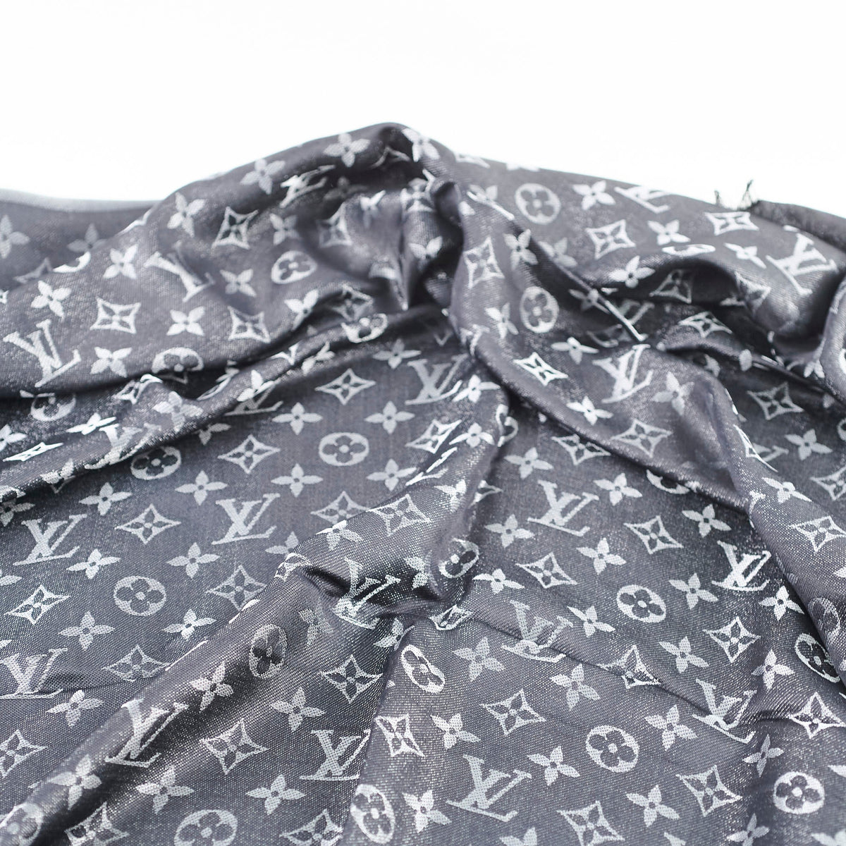 Louis Vuitton Shine Monogram Black Shawl - photo 8
