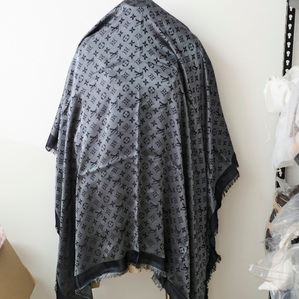 Louis Vuitton Shine Monogram Black Shawl - photo 3