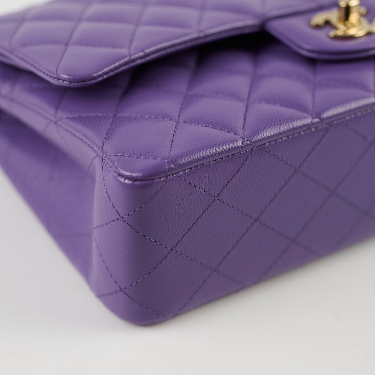 Chanel Medium Classic Flap Caviar Purple - photo 12