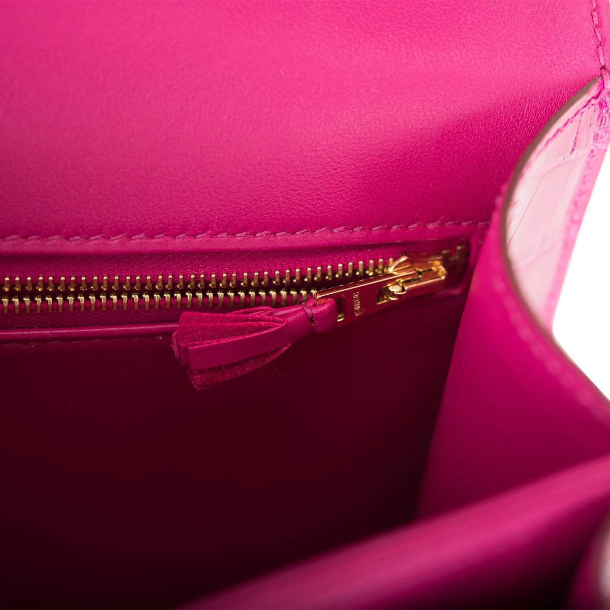 Hermès Rose Scheherazade Shiny Alligator Constance 24cm Gold Hardware - photo 10