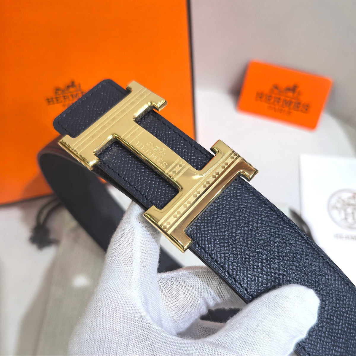 Hermès Black Reversible Leather Strap 32 mm Belt - Gold Guilloché H Buckle - photo 4