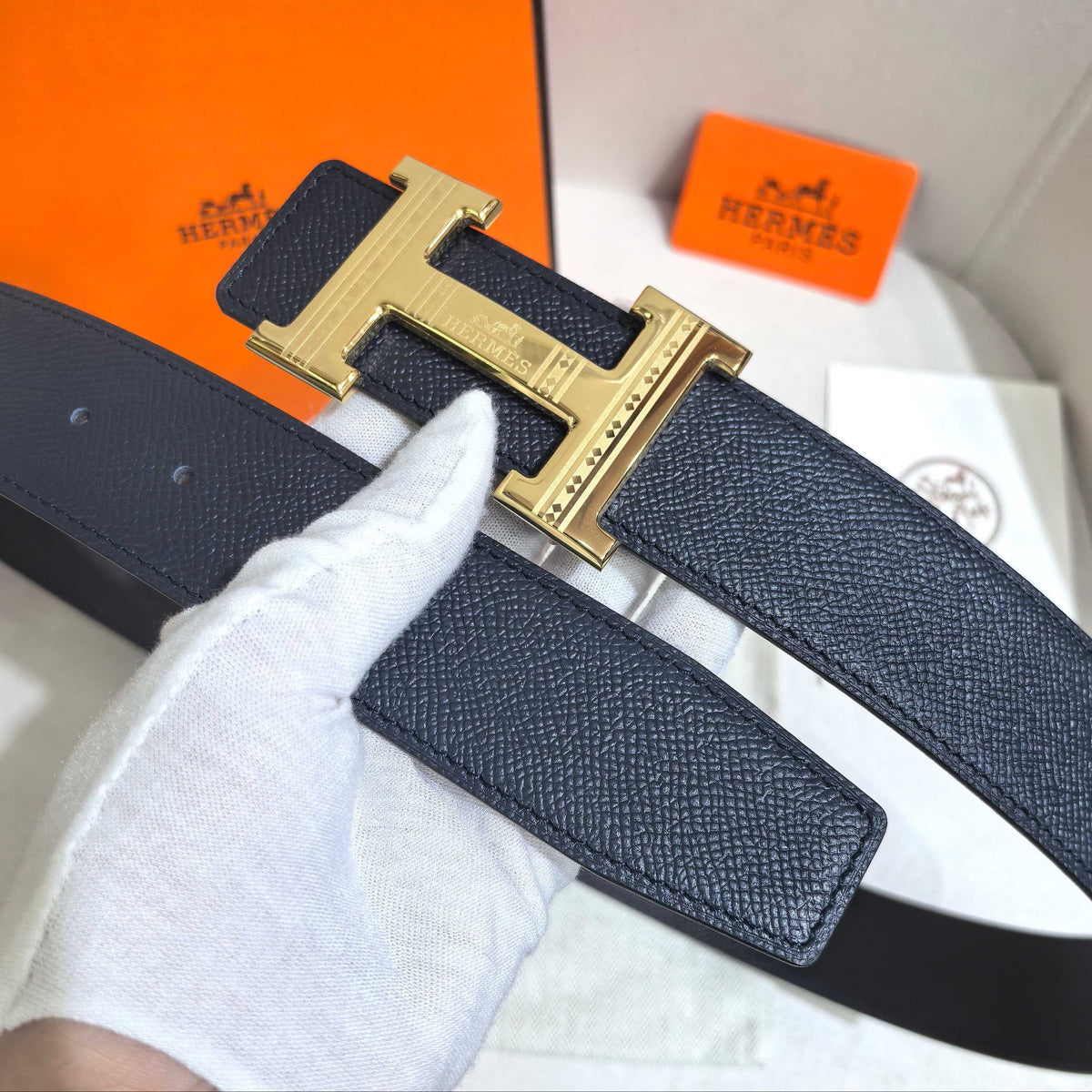 Hermès Black Reversible Leather Strap 32 mm Belt - Gold Guilloché H Buckle - photo 5