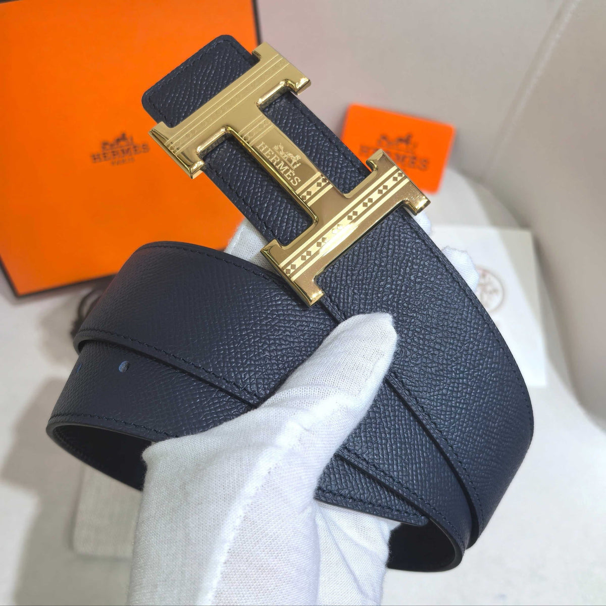 Hermès Black Reversible Leather Strap 32 mm Belt - Gold Guilloché H Buckle - photo 1