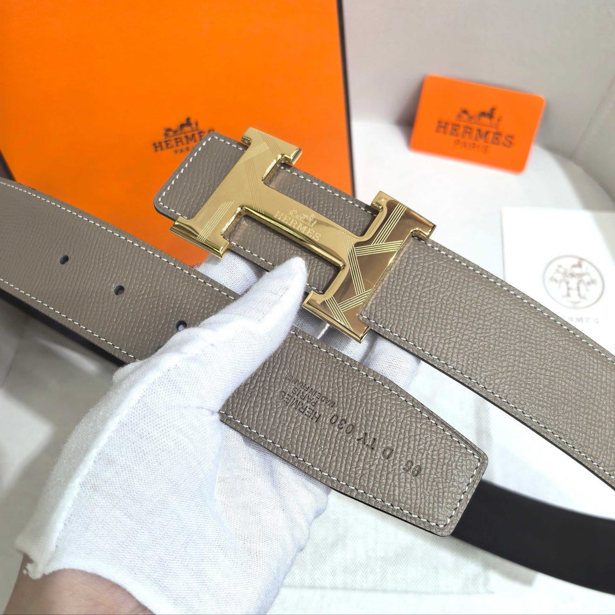 Hermès Étoupe Reversible Leather Strap 32 mm Belt - Gold Guilloché H Buckle - photo 4