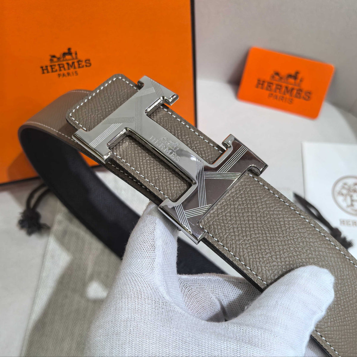 Hermès Étoupe Reversible Leather Strap 32 mm Belt - Silver Guilloché H Buckle - photo 4