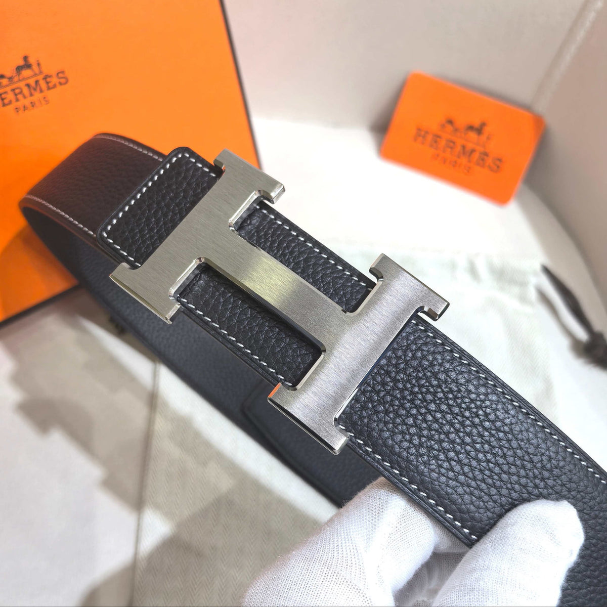 Hermès H au Carre Belt Buckle & Reversible Leather Strap 32 mm - Black with Brushed Silver - photo 1