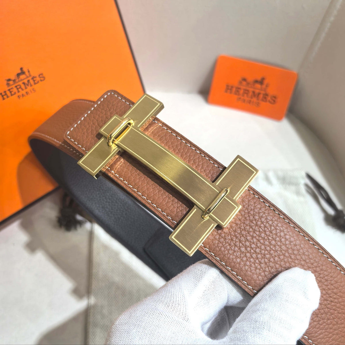Hermès H au Carre Belt Buckle & Reversible Leather Strap 32 mm - Gold & Black - photo 3