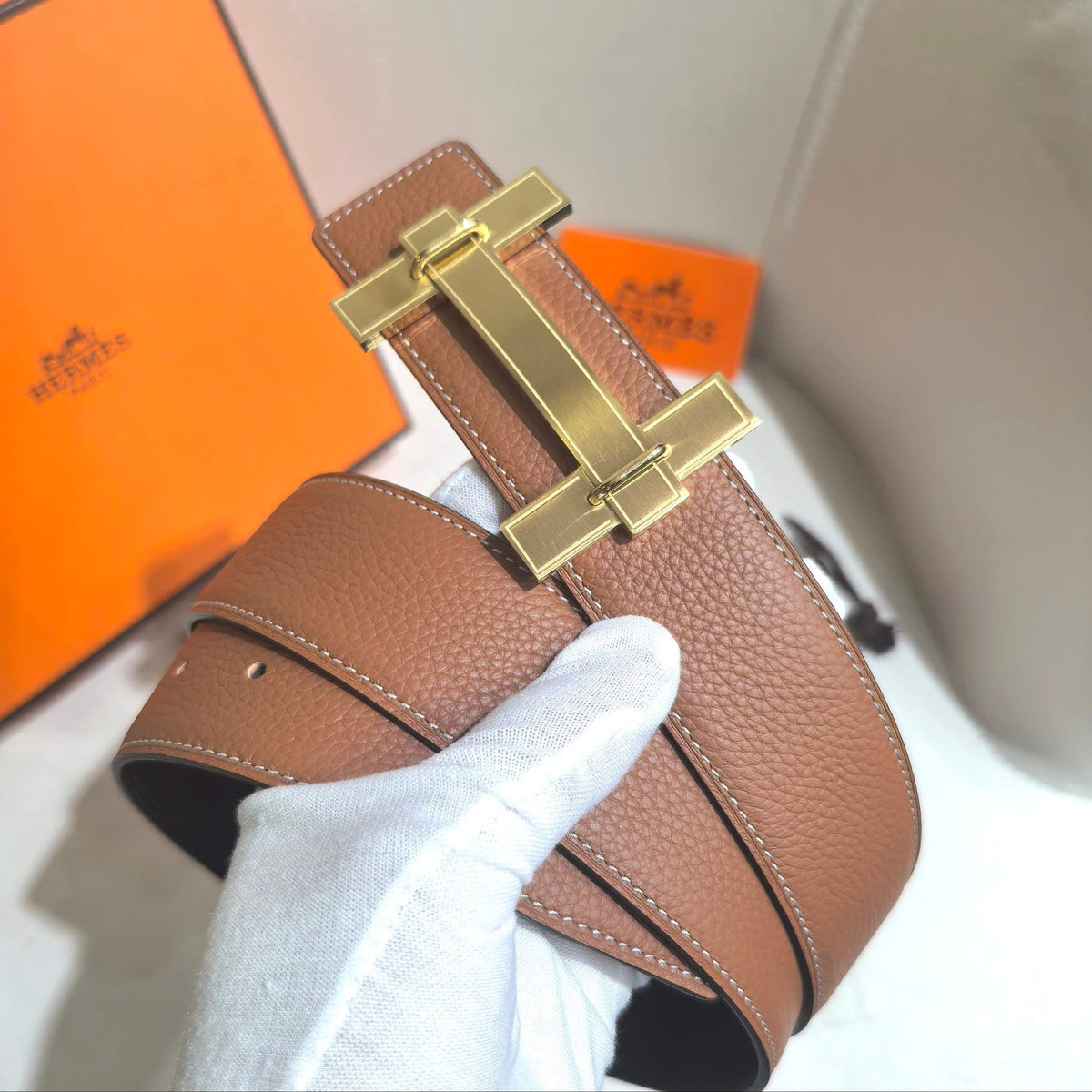 Hermès H au Carre Belt Buckle & Reversible Leather Strap 32 mm - Gold & Black - photo 1