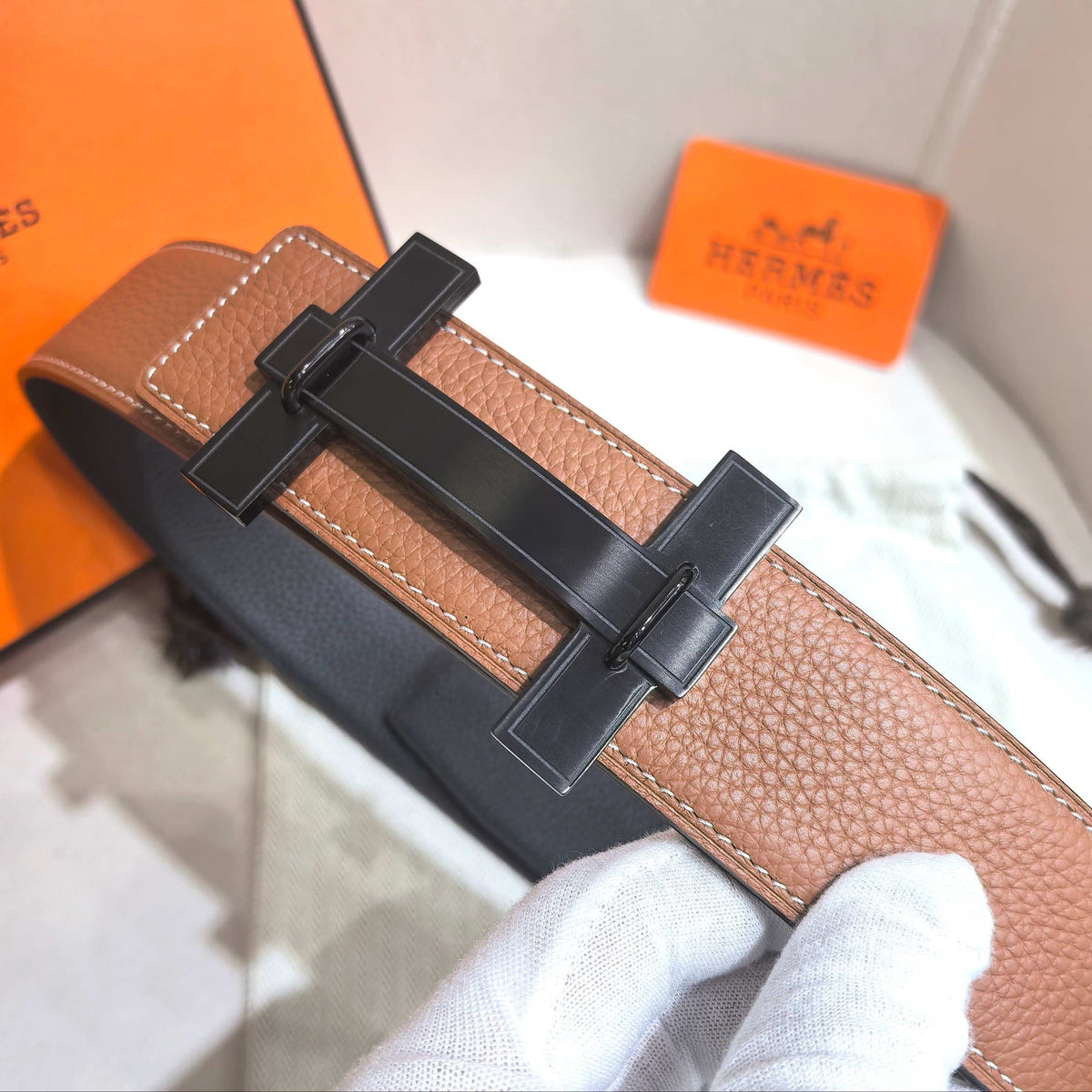 Hermès H au Carre Belt Buckle & Reversible Leather Strap 32 mm - PVD Matte Black Hardware - photo 2