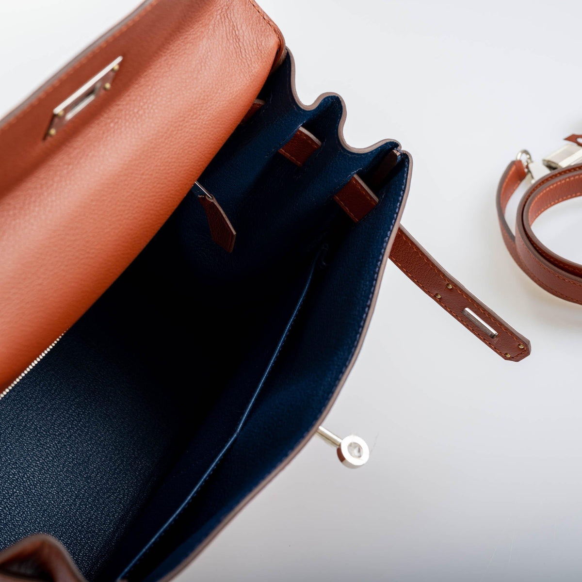 Hermès Kelly 28 Retourne Sienne Verso Deep Blue Evercolor leather with Palladium Hardware - photo 12