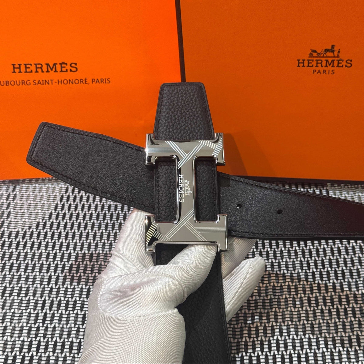 Hermès Leather Belt in Black with H Buckle 32mm - Silver Guilloché Hardware - photo 5