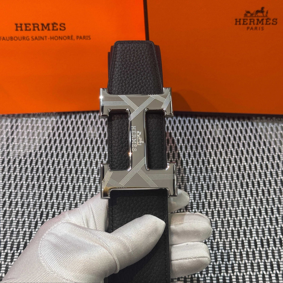 Hermès Leather Belt in Black with H Buckle 32mm - Silver Guilloché Hardware - photo 1