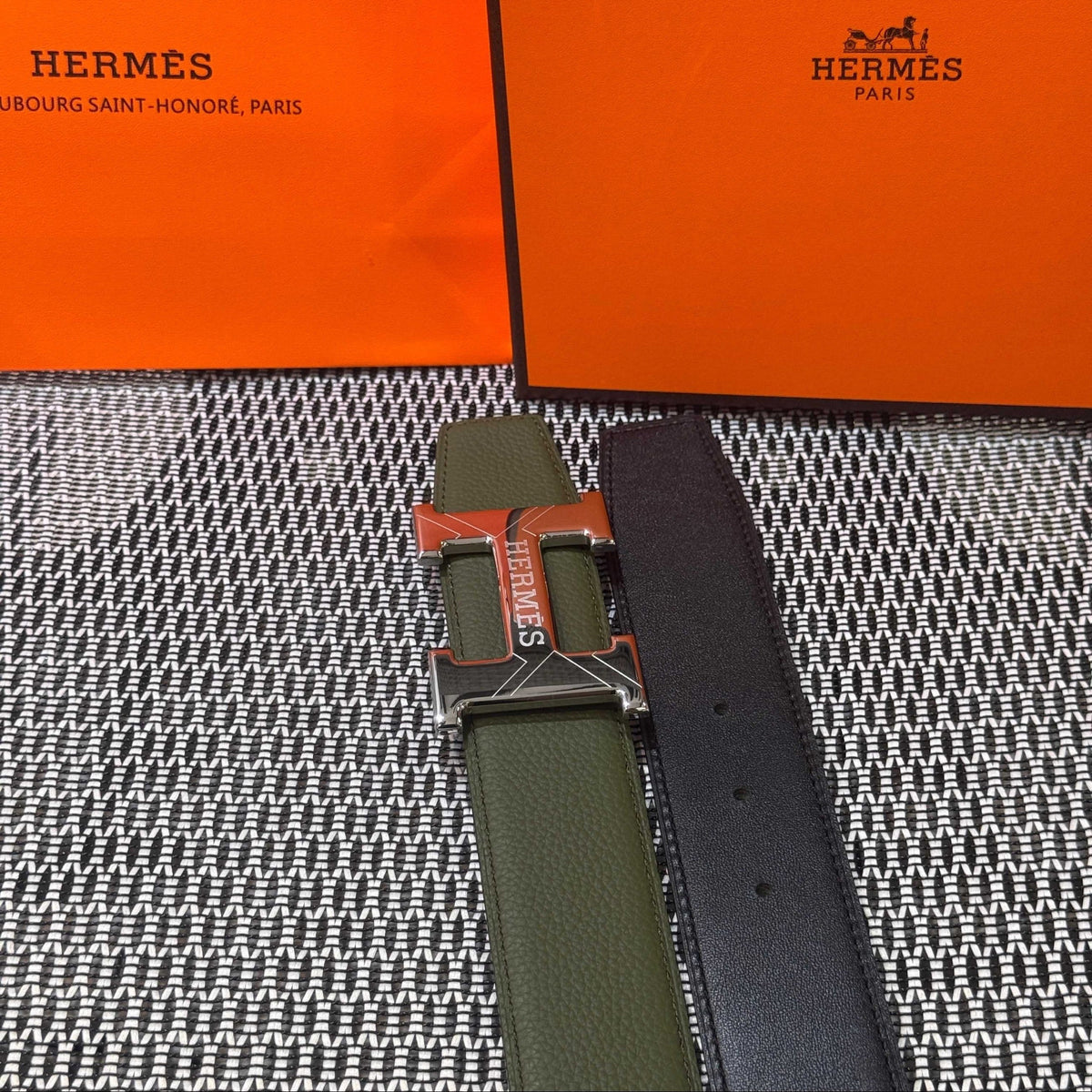 Hermès Leather Belt in Khaki Green with H Buckle 32mm - Silver Guilloché Hardware - photo 6