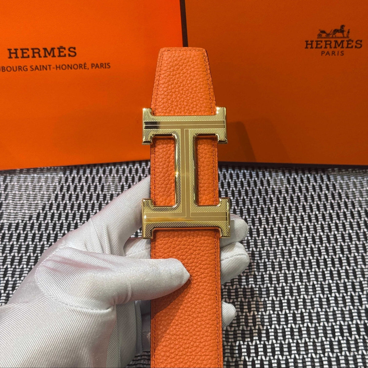 Hermès Leather Belt in Orange with H Buckle 32mm - Gold Guilloché Hardware - photo 2