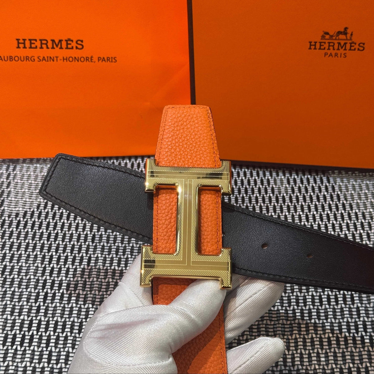 Hermès Leather Belt in Orange with H Buckle 32mm - Gold Guilloché Hardware - photo 4