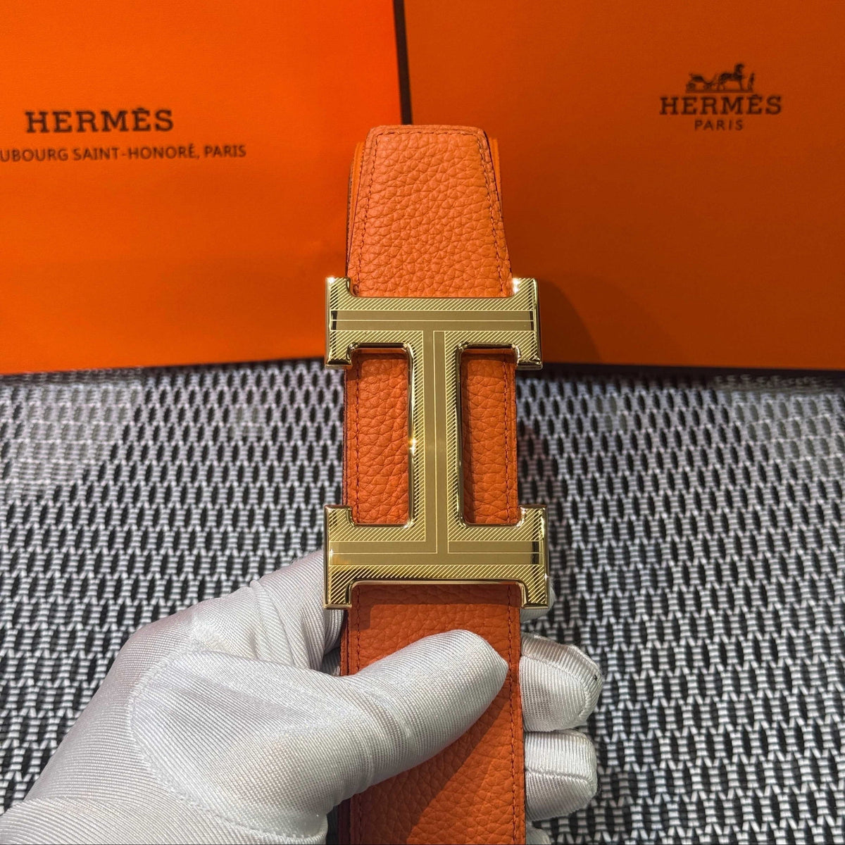 Hermès Leather Belt in Orange with H Buckle 32mm - Gold Guilloché Hardware - photo 5