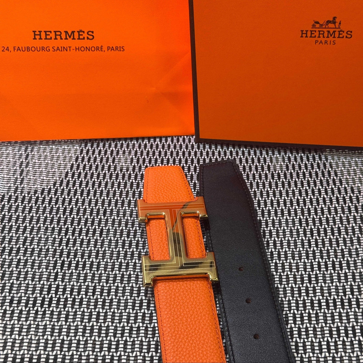 Hermès Leather Belt in Orange with H Buckle 32mm - Gold Guilloché Hardware - photo 6