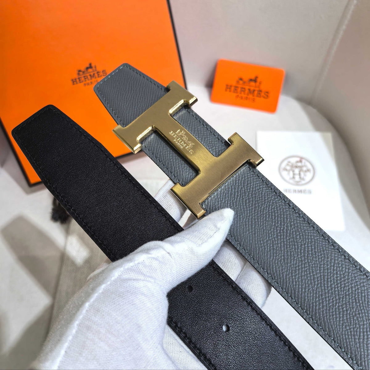 Hermès Leather Belt in Taupe Gray with H Gold Buckle 32mm - Reversible - photo 2