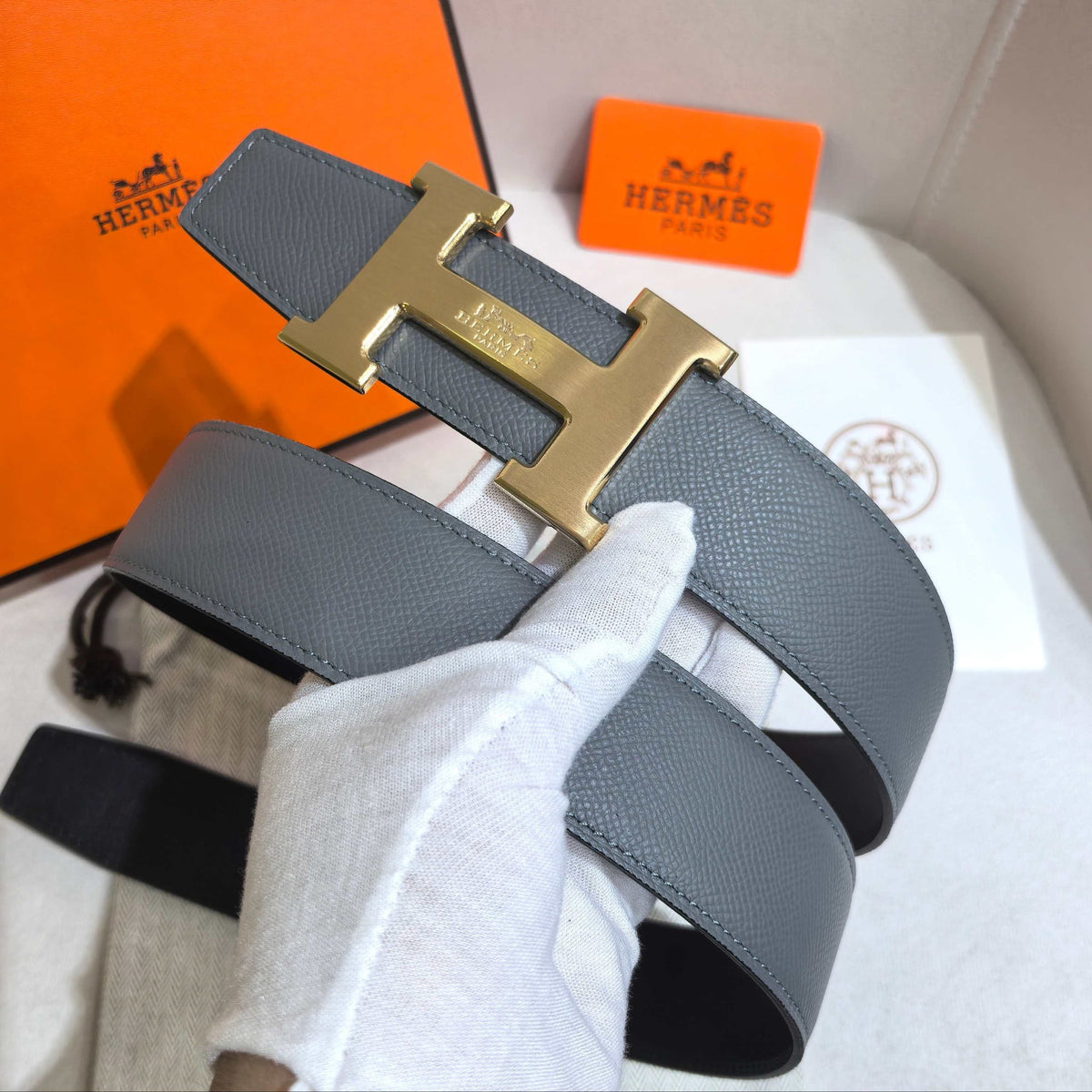 Hermès Leather Belt in Taupe Gray with H Gold Buckle 32mm - Reversible - photo 4