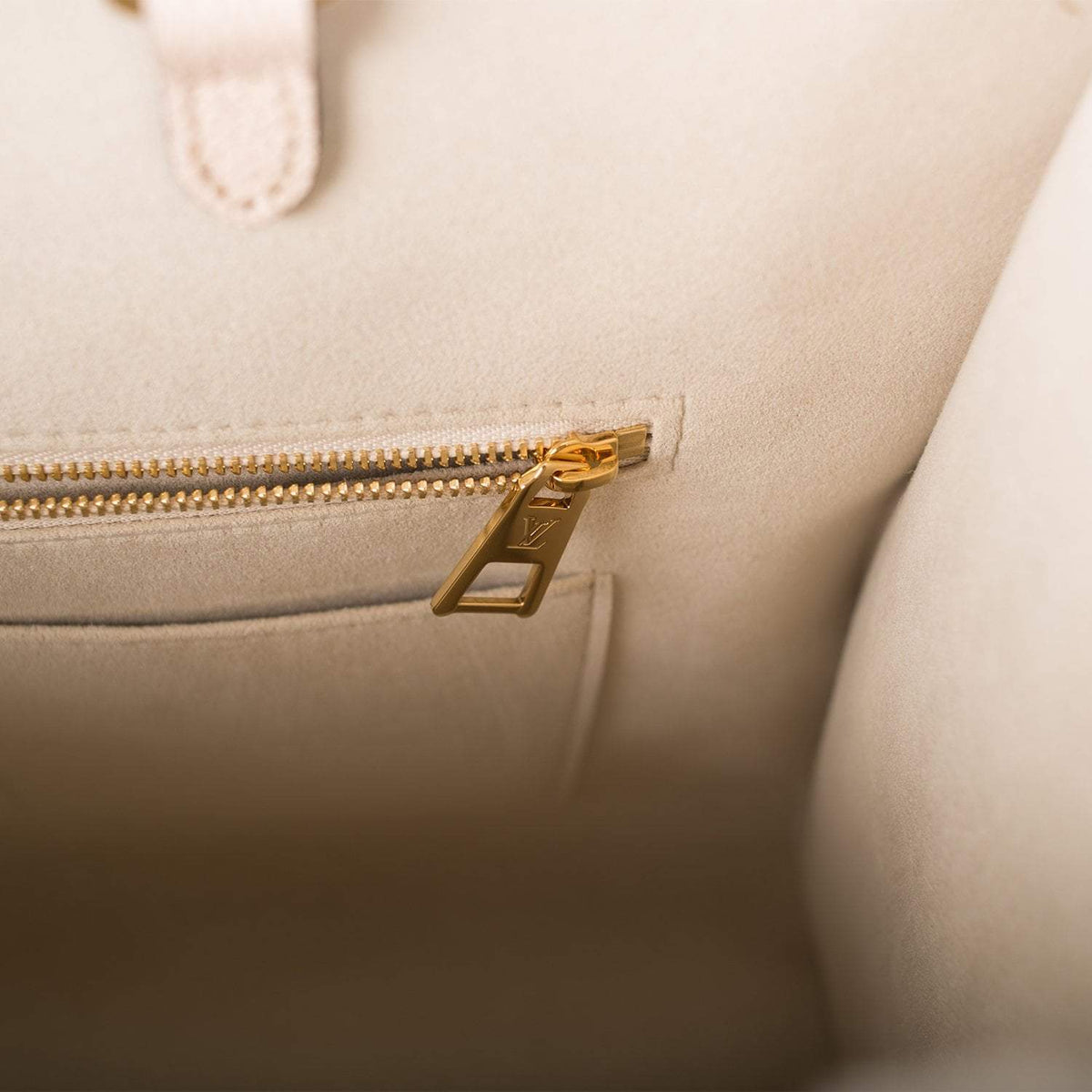 Louis Vuitton OnTheGo MM - image 5