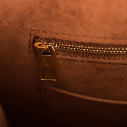 Louis Vuitton ONTHEGO MM Caramel Wild At Heart - image 9