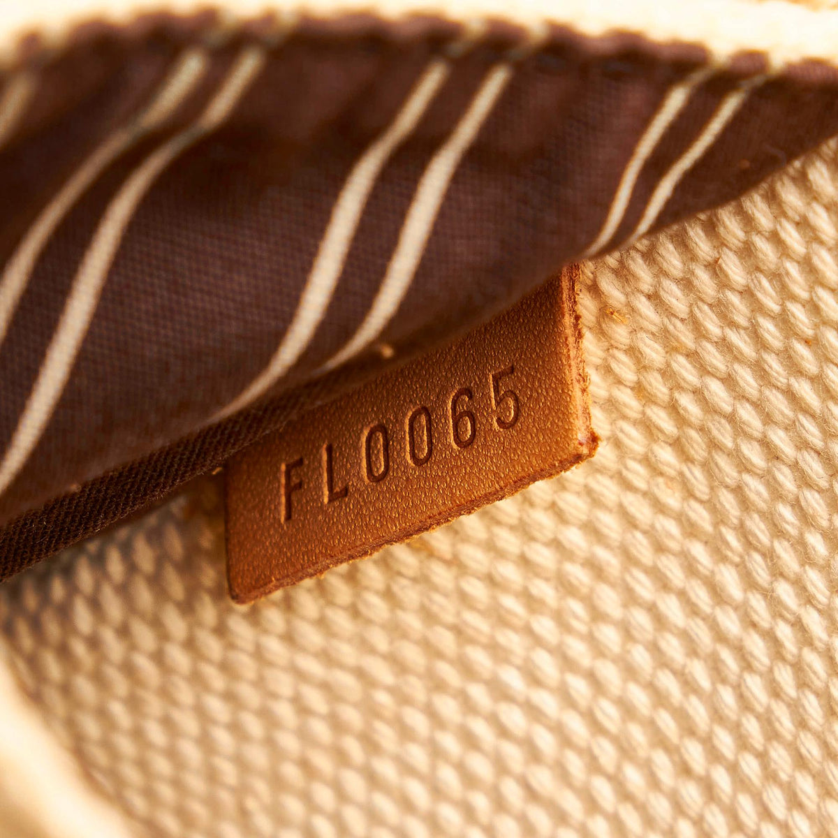 Louis Vuitton Antigua Besace PM - photo 8