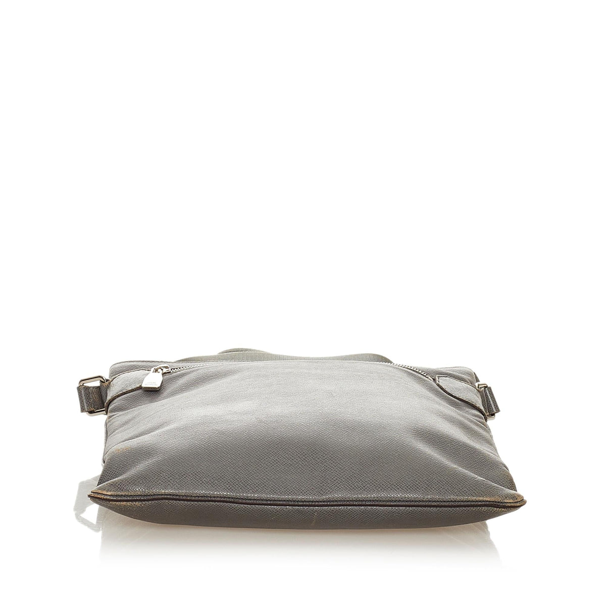 Louis Vuitton Taiga Sasha - image 4