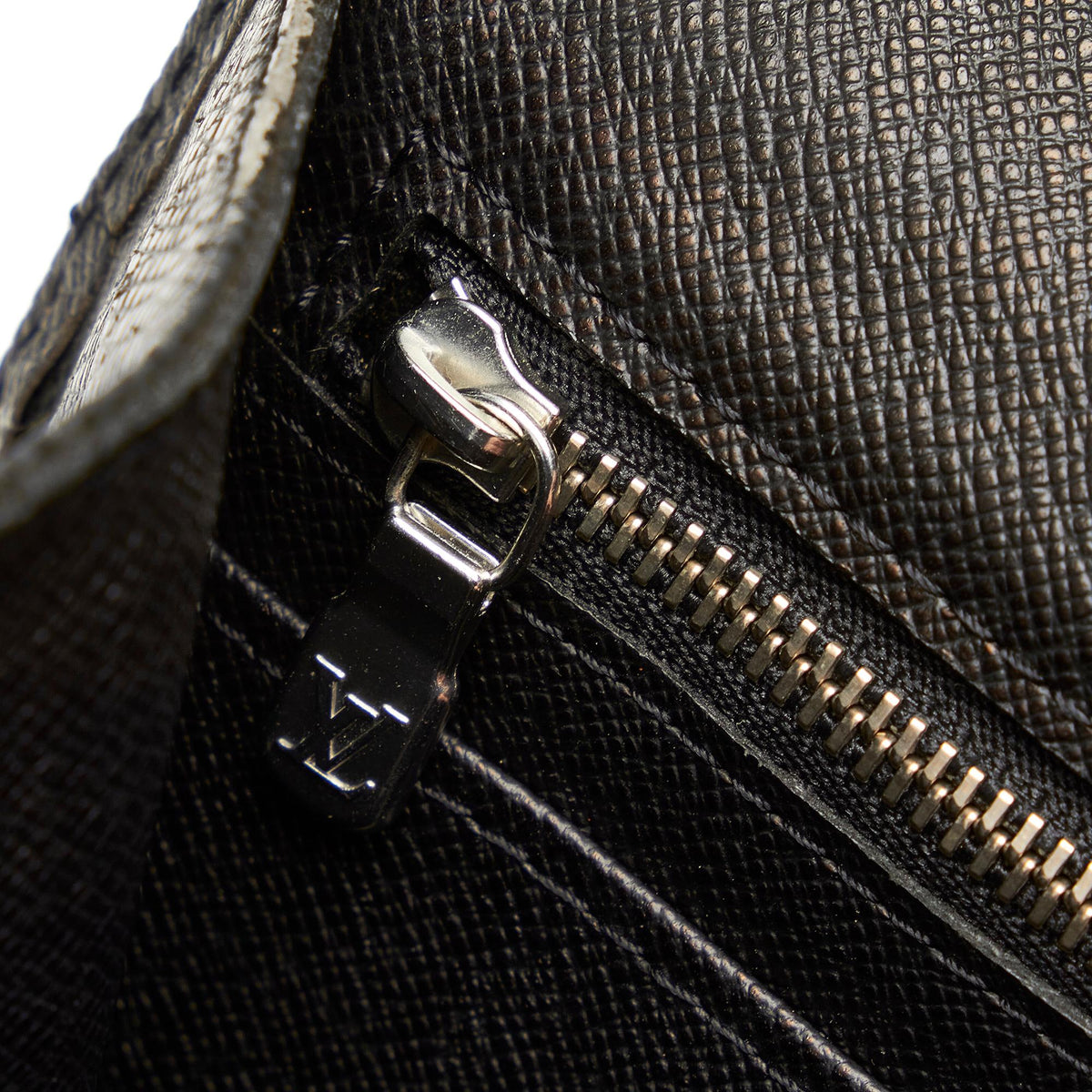 Louis Vuitton Taiga Selenga - photo 9