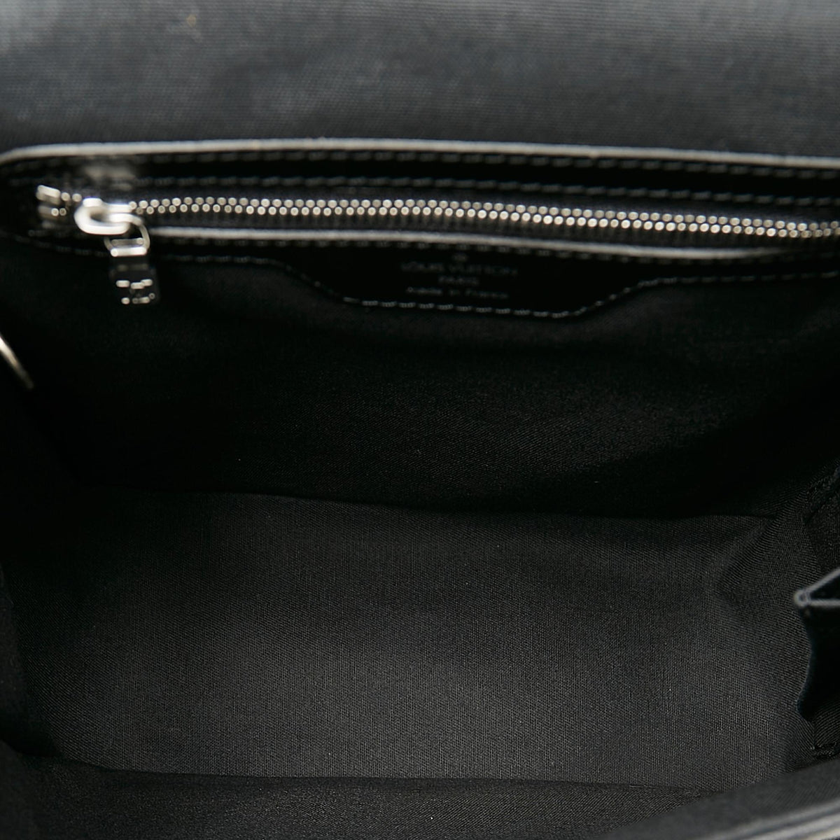 Louis Vuitton Taiga Yaranga - image 6