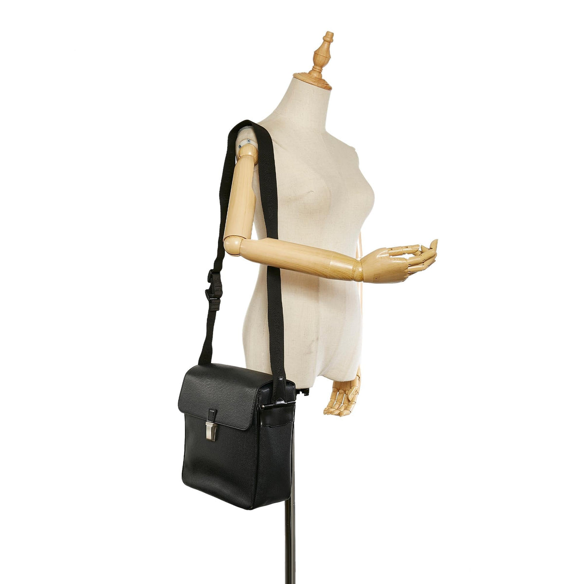 Louis Vuitton Taiga Yaranga - image 5