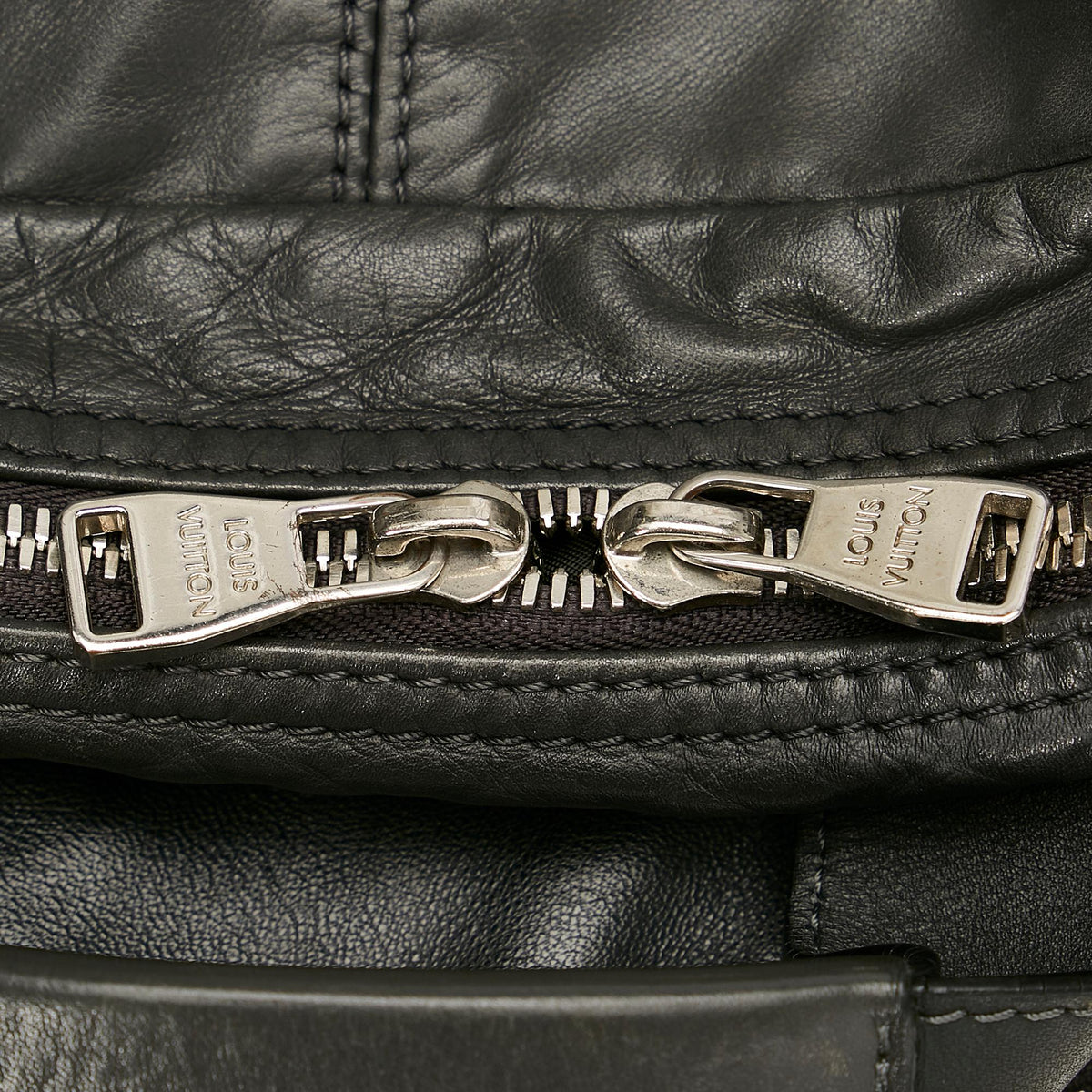 Louis Vuitton V-Line Fast - image 9