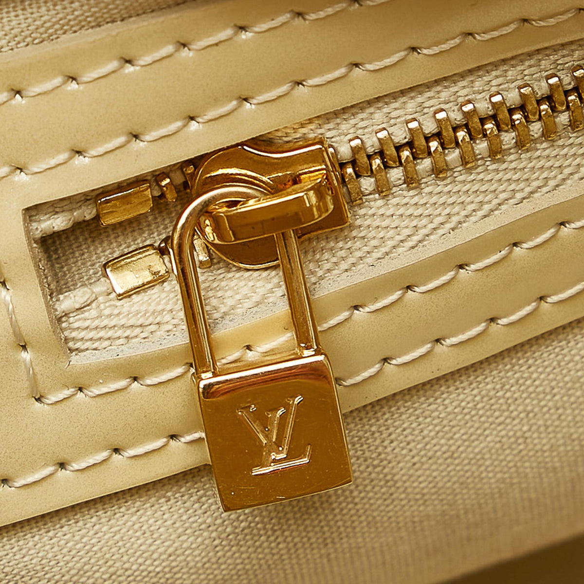 Louis Vuitton Vernis Wilshire PM - image 9
