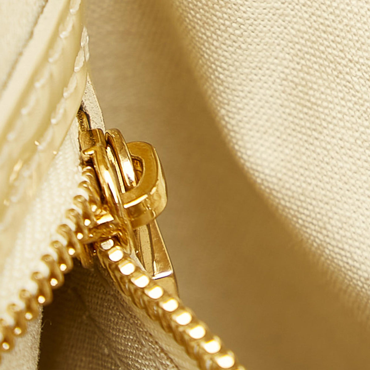 Louis Vuitton Vernis Wilshire PM - image 12