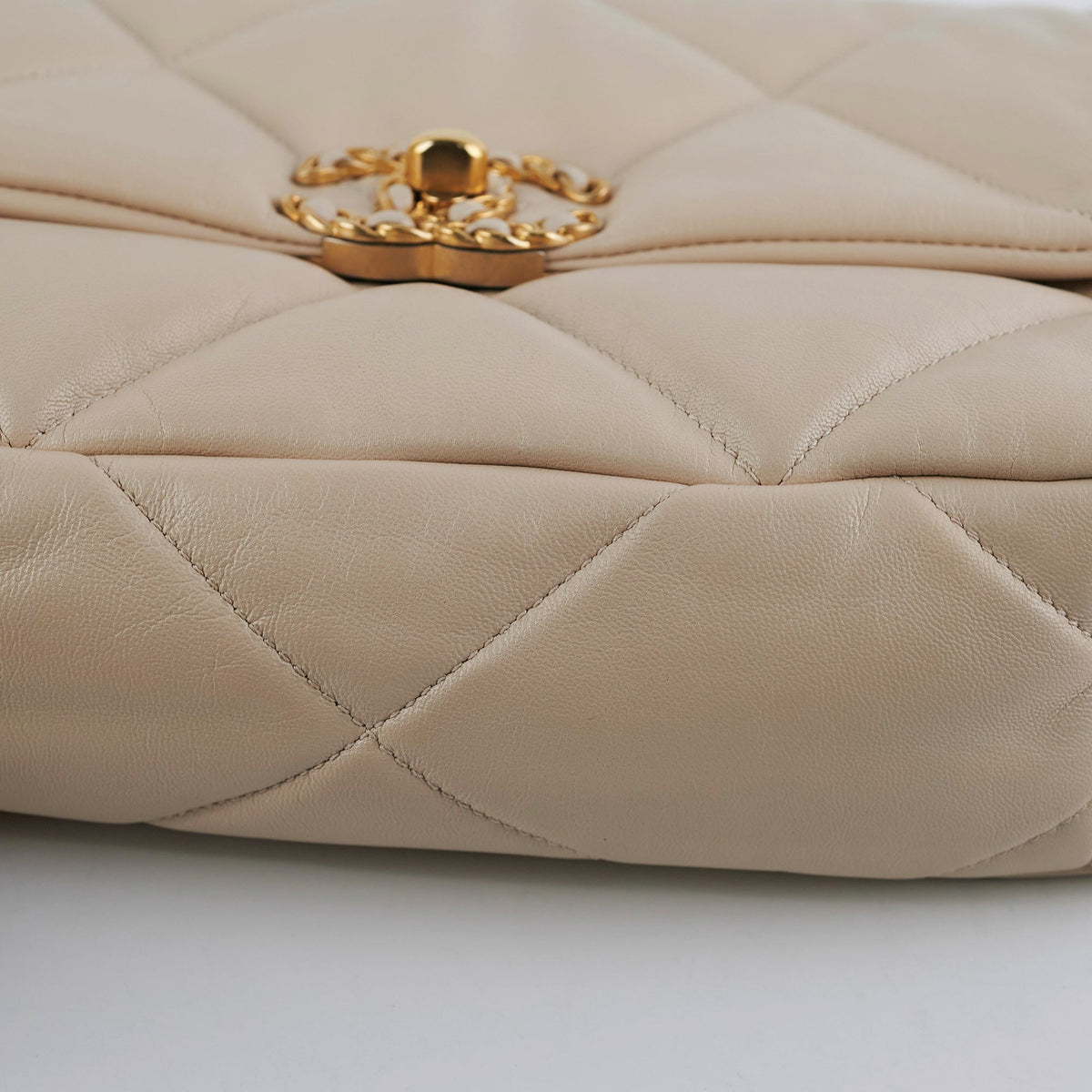 Chanel 19 Small Beige Crossbody Bag - photo 11