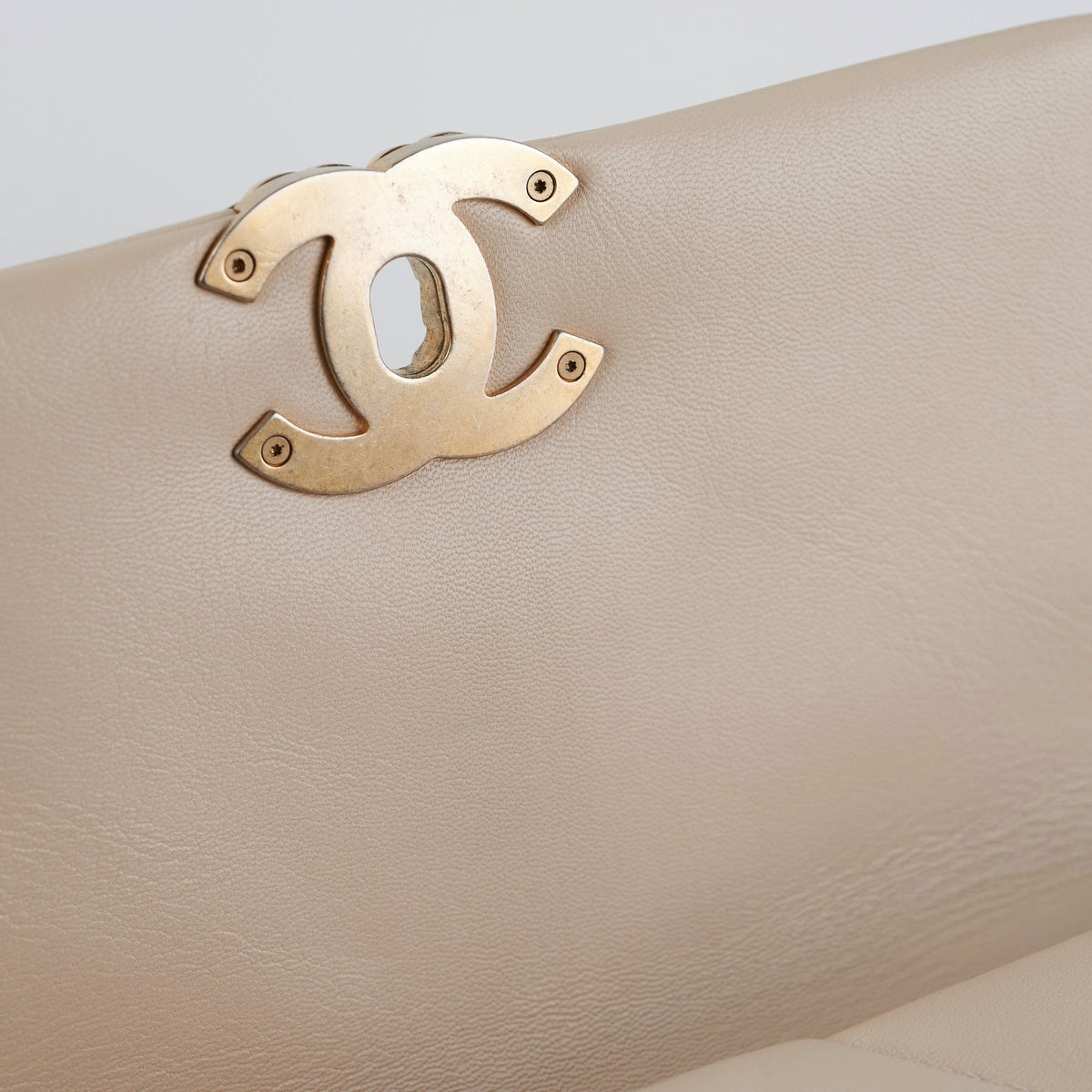 Chanel 19 Small Beige Crossbody Bag - photo 9