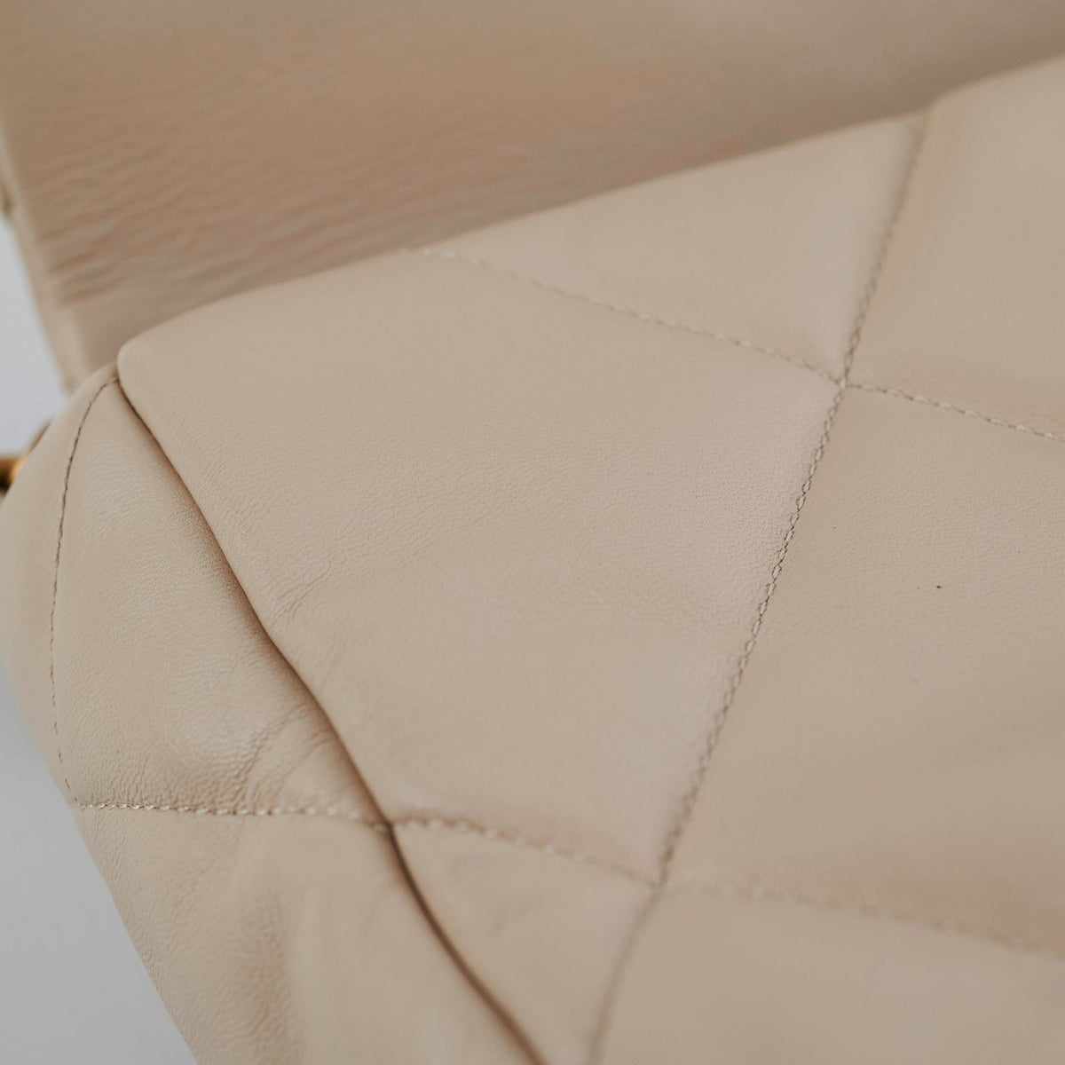 Chanel 19 Small Beige Crossbody Bag - photo 7