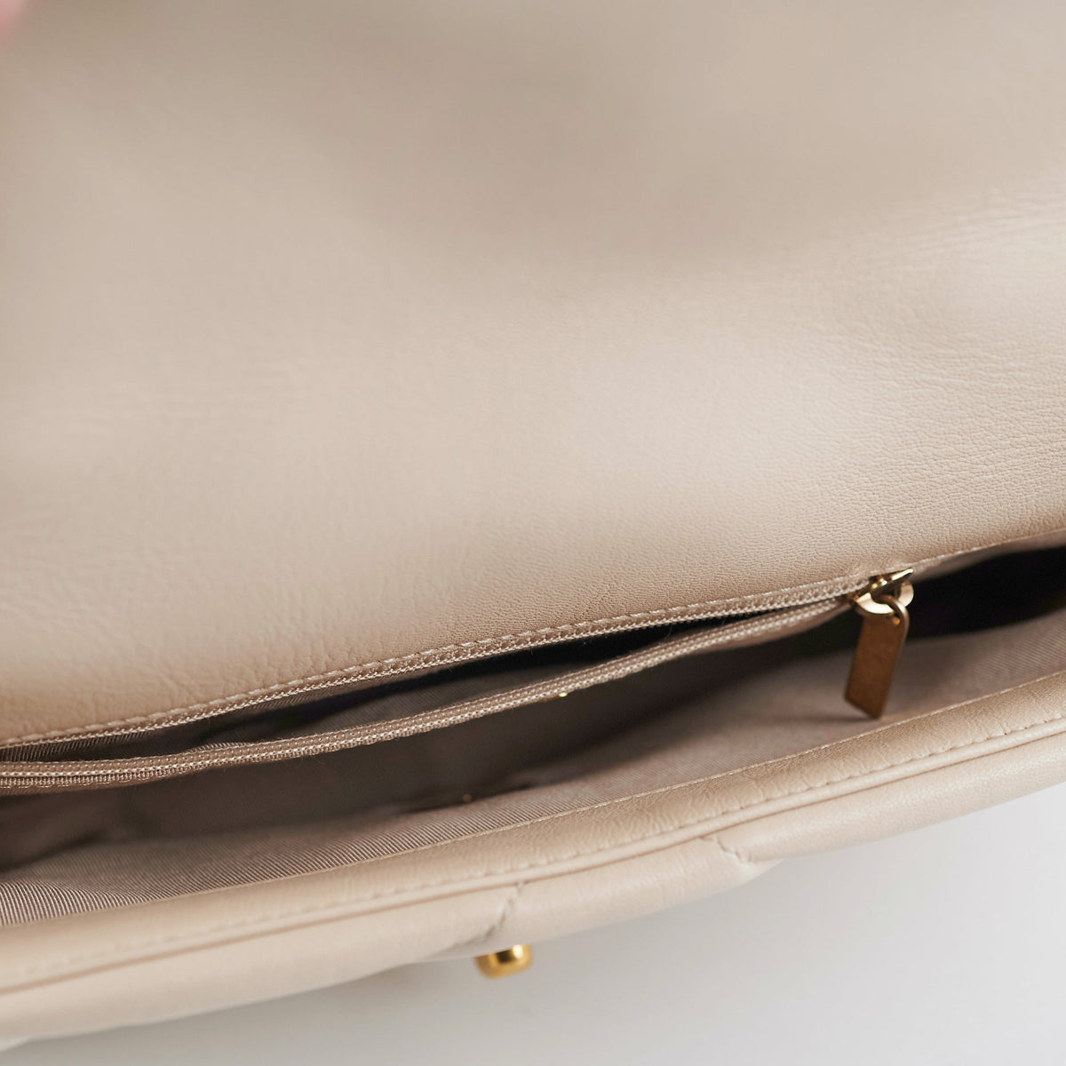 Chanel 19 Small Beige Crossbody Bag - photo 5