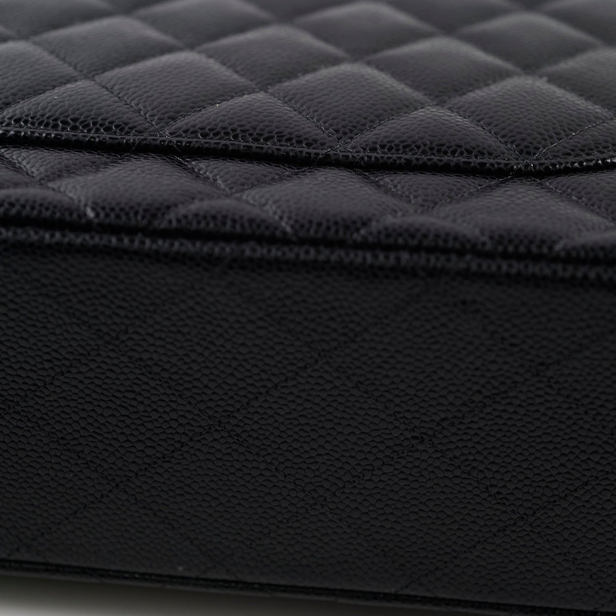 Chanel Maxi Classic Double Flap Black Caviar 2022 - photo 19
