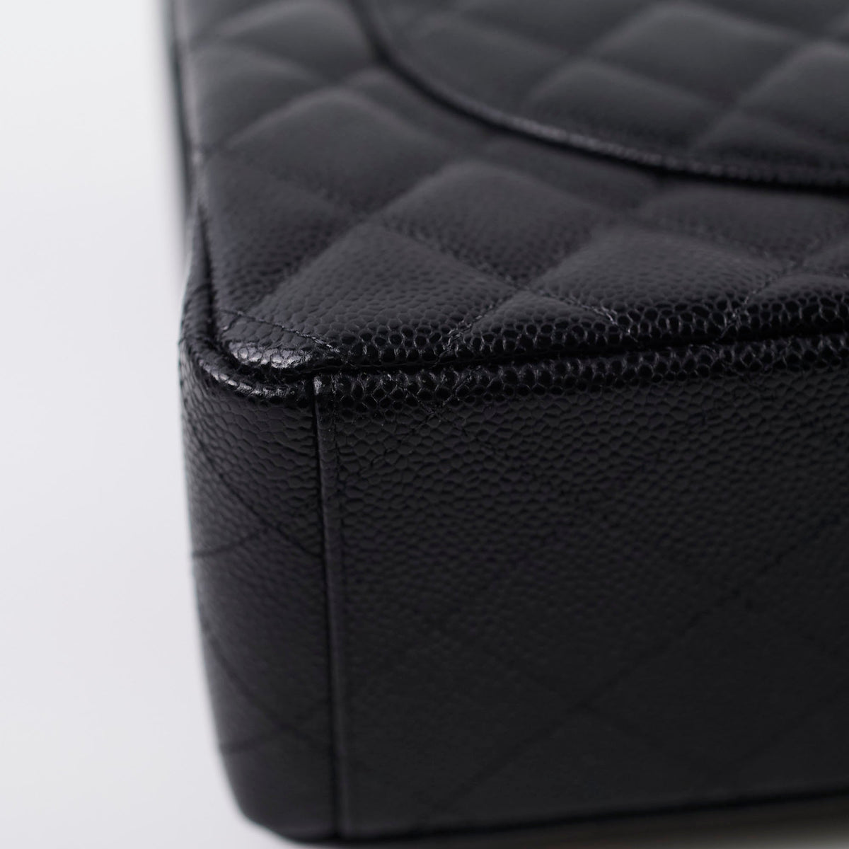 Chanel Maxi Classic Double Flap Black Caviar 2022 - photo 18