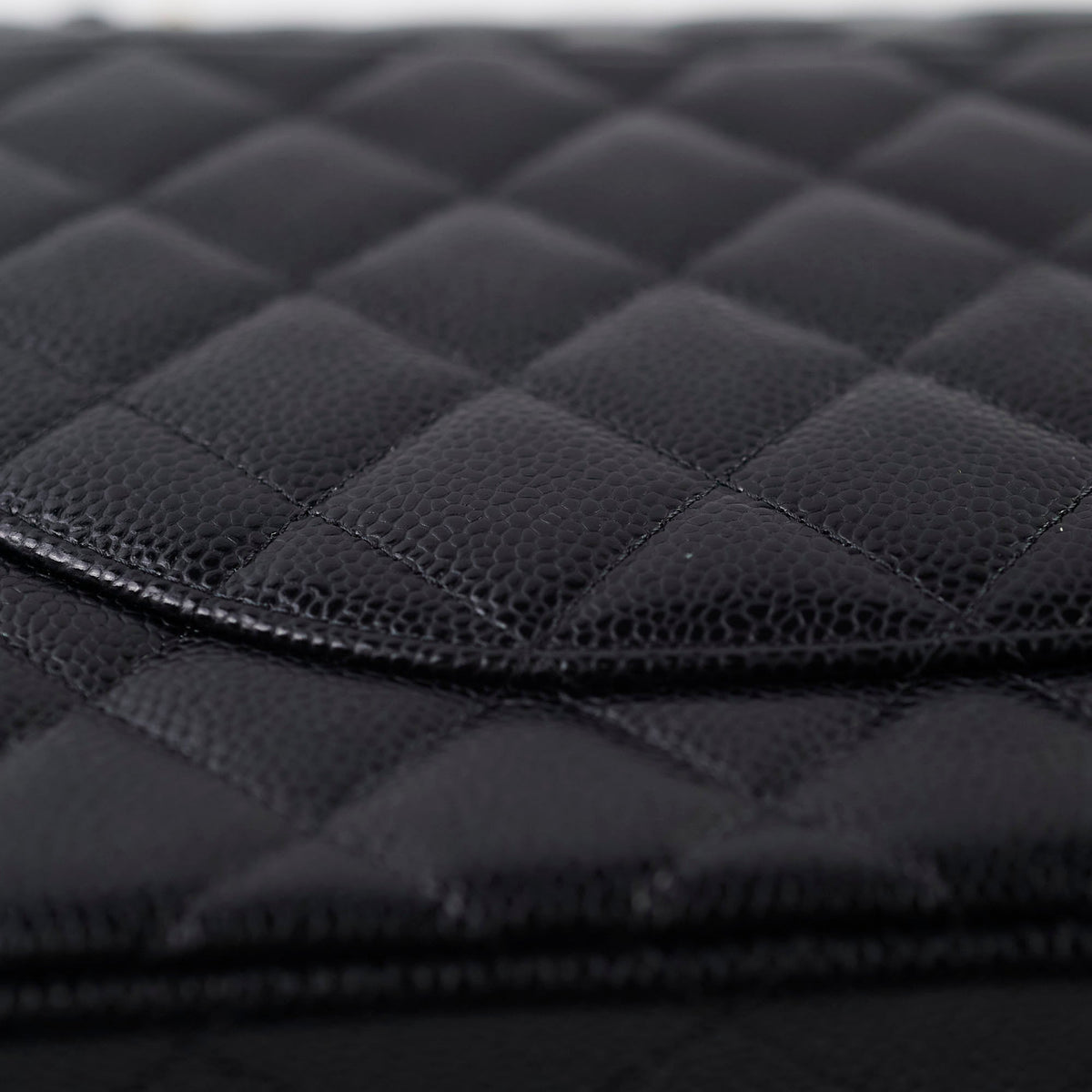 Chanel Maxi Classic Double Flap Black Caviar 2022 - photo 5