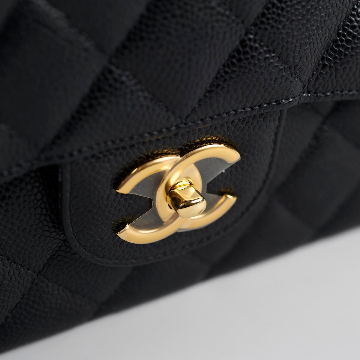 Chanel Maxi Classic Double Flap Black Caviar 2022 - photo 21