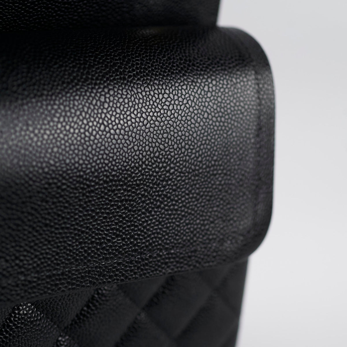 Chanel Maxi Classic Double Flap Black Caviar 2022 - photo 10
