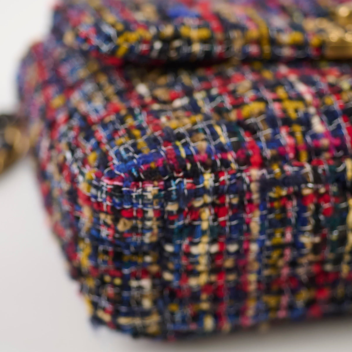 Chanel 19 Tweed Small Multicolor Microchip - photo 9