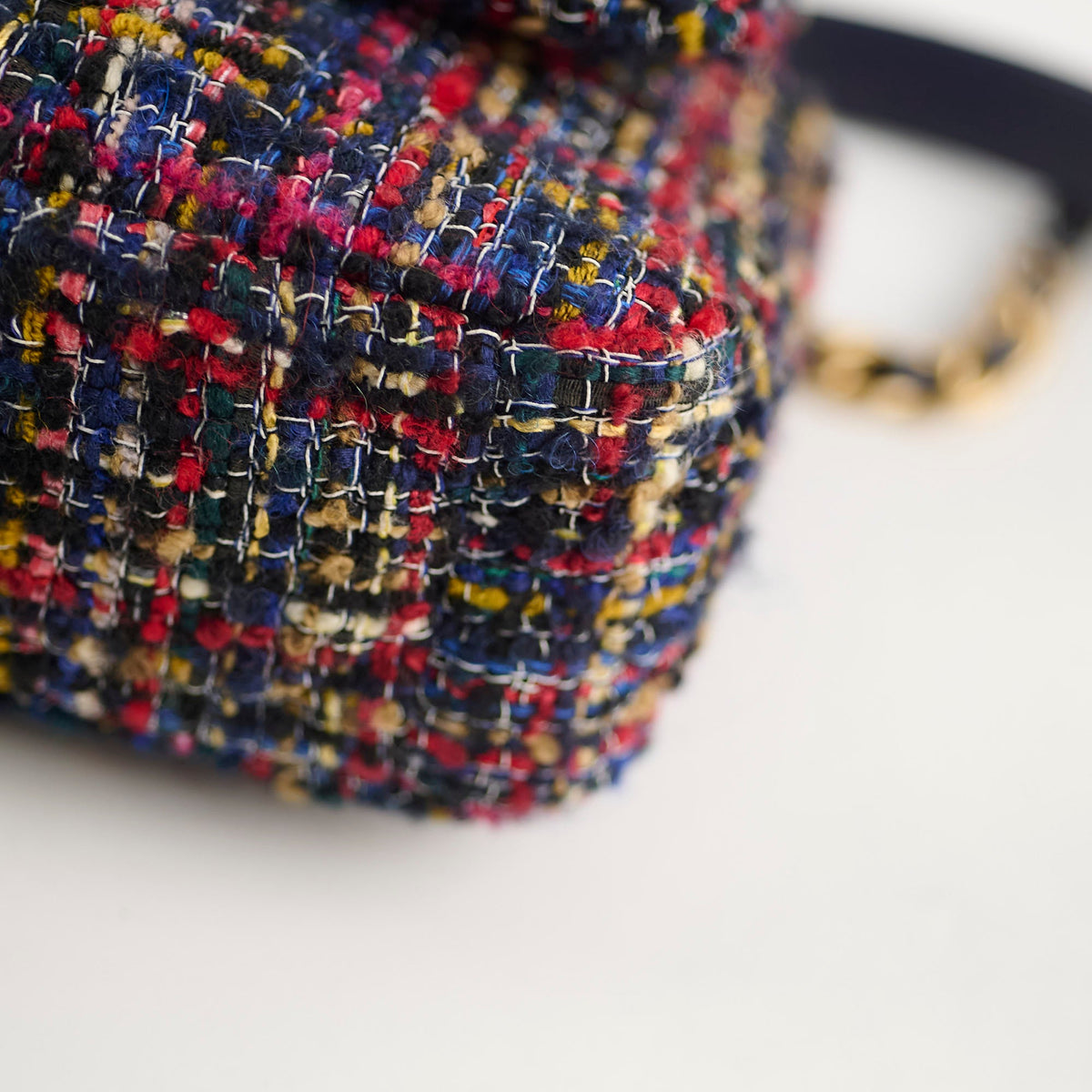 Chanel 19 Tweed Small Multicolor Microchip - photo 11