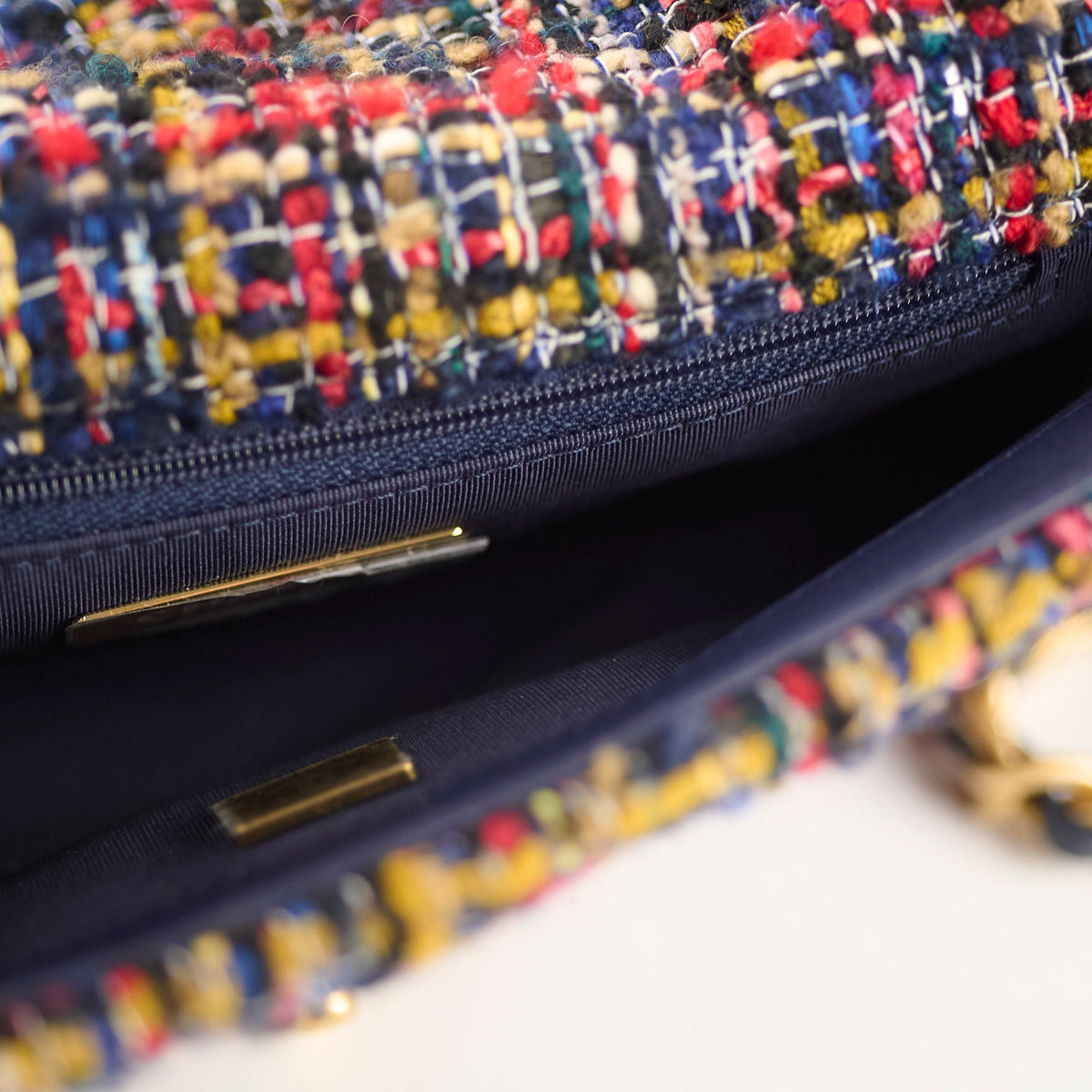 Chanel 19 Tweed Small Multicolor Microchip - photo 8