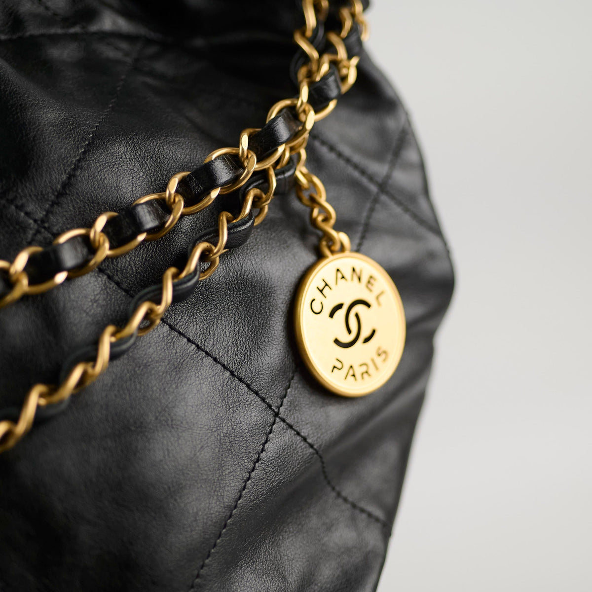 Chanel 22 Calfskin Large GHW Black Microchip - photo 8